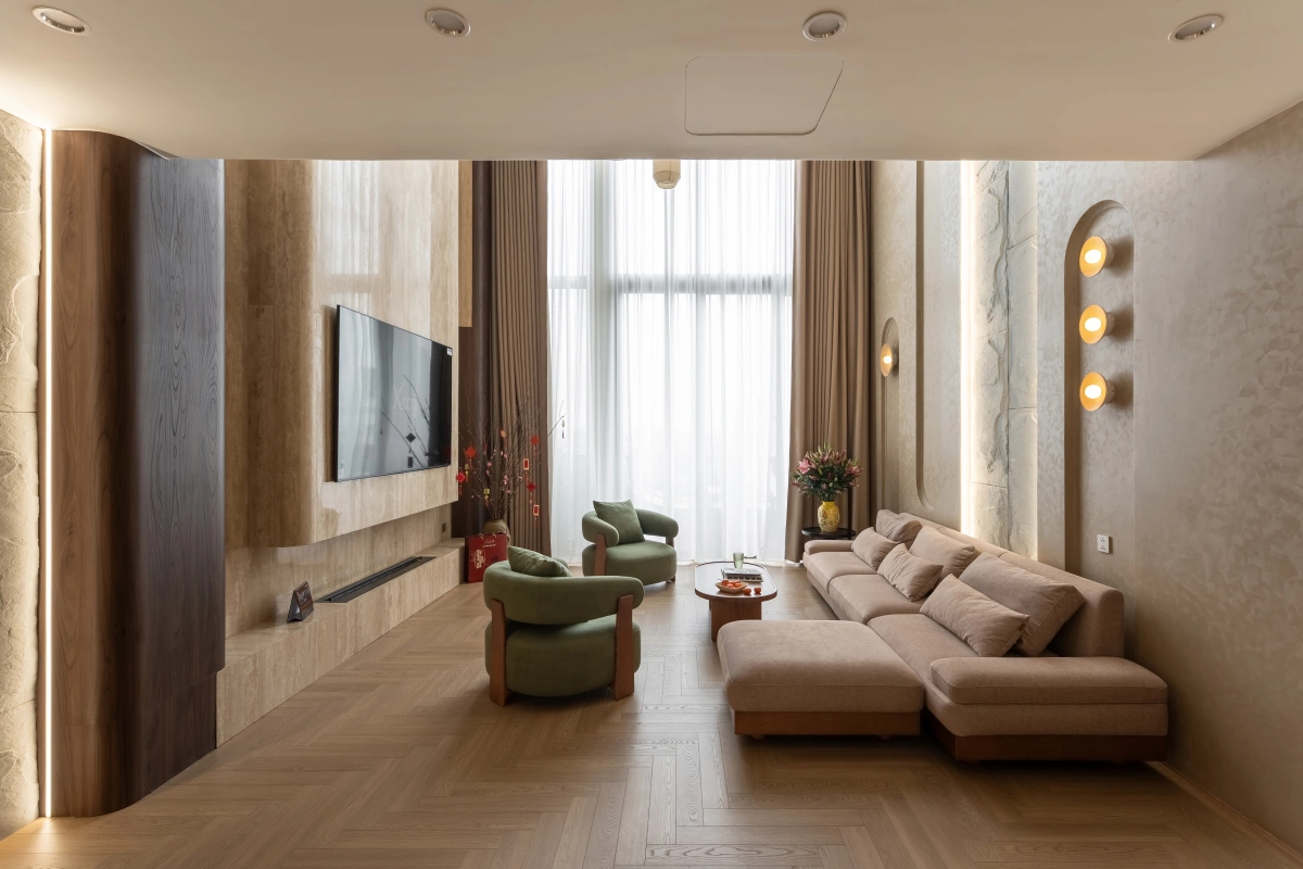 Nhà phố 6 tầng dùng hệ vỏ nhiều lớp giữ riêng tư giữa phố đông