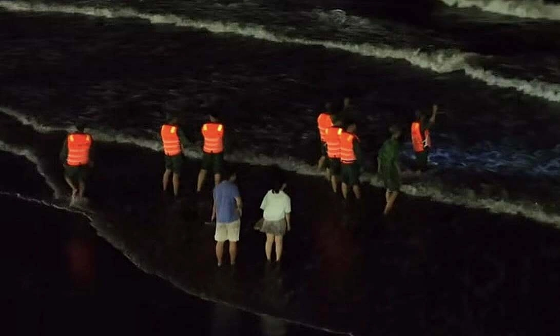 Hai học sinh gặp nạn khi tắm biển Quy Nhơn