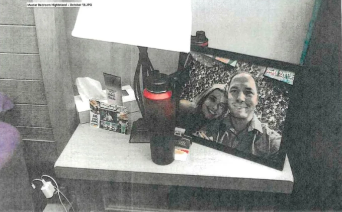 Cảnh sát chụp lại khung ảnh Juliana Peres Magalhaes và Brendan Banfield trong phòng ngủ vào ngày 13/10/2023. Ảnh: Fairfax County Police Department