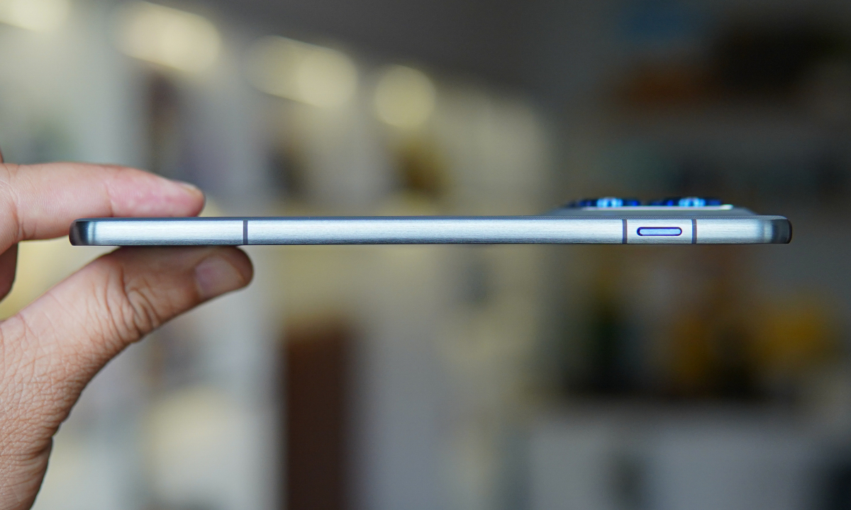 Smartphone siêu mỏng có pin 5.000 mAh, ba camera