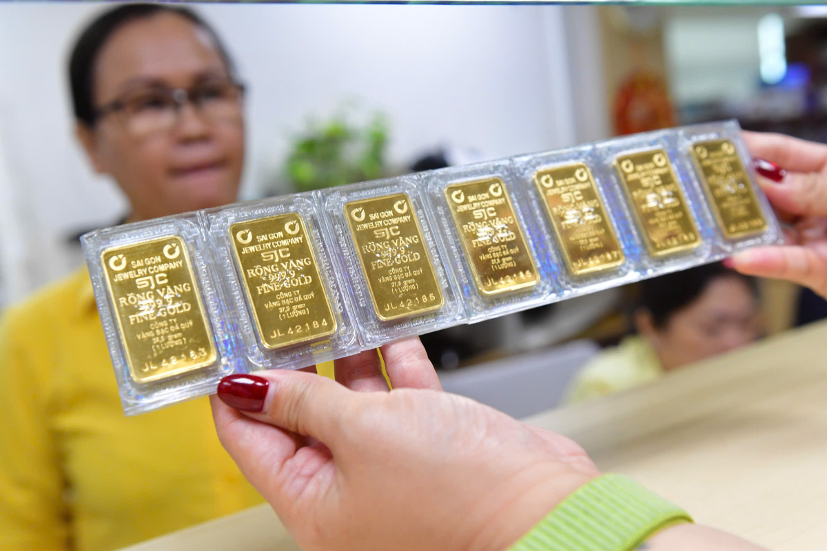 Điểm tin 17h: 'Cô tiên từ thiện' ở TP HCM vướng lao lý | Giá vàng miếng giảm gần 1,5 triệu đồng