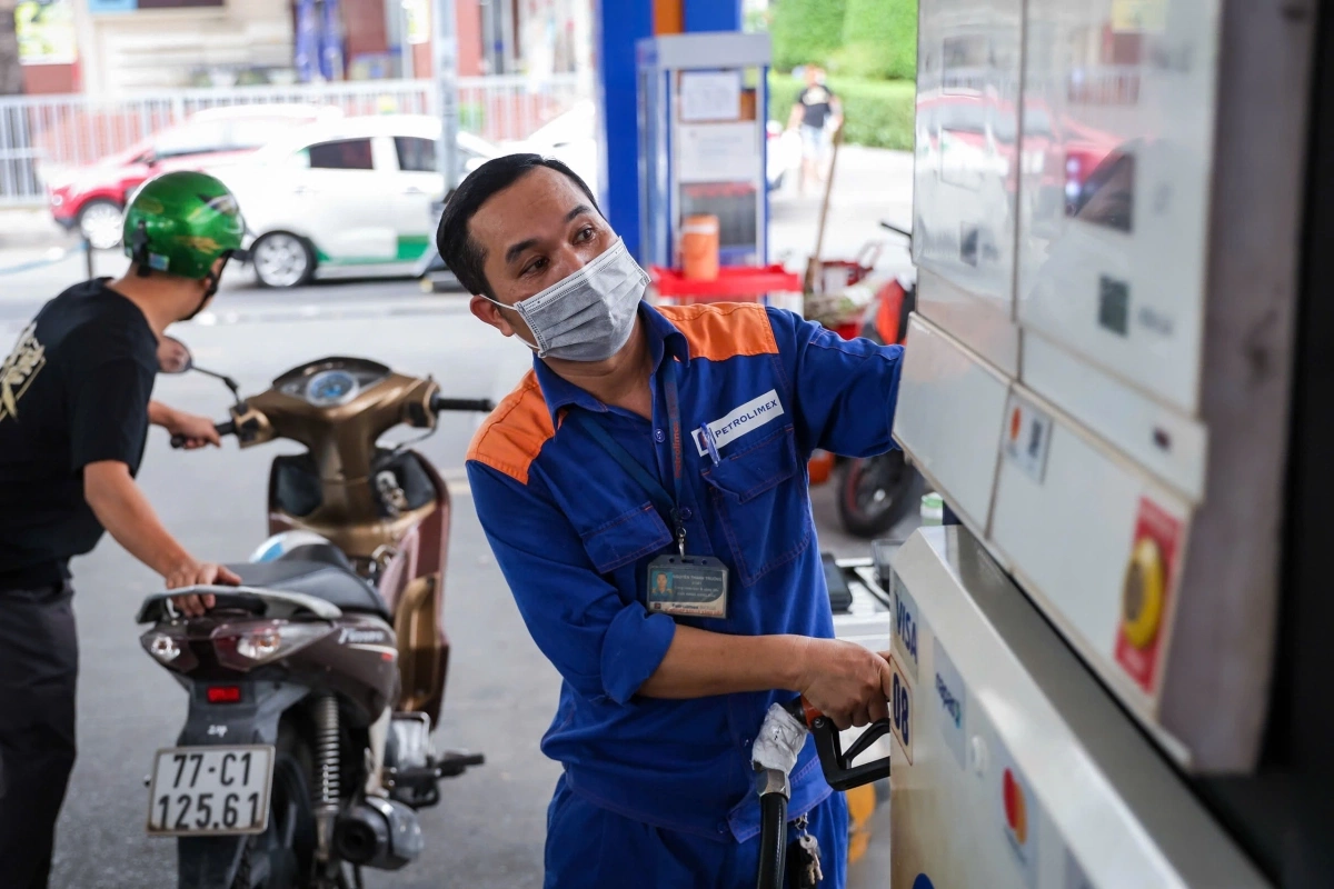 Điểm tin 6h: Gia hạn thuế nhập khẩu 0% cho xăng dầu | Bitcoin vượt mốc 70.000 USD