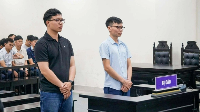 Hai bị cáo tại tòa sáng nay. Ảnh: Danh Lam