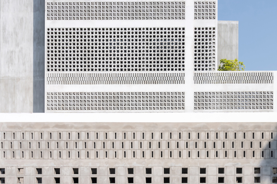 Chi tiết mặt đứng gạch rỗng độc đáo của biệt thự tại Bangkok