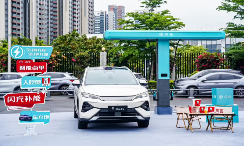 BYD và gà rán KFC kết hợp "sạc xe và sạc người trong 9 phút'