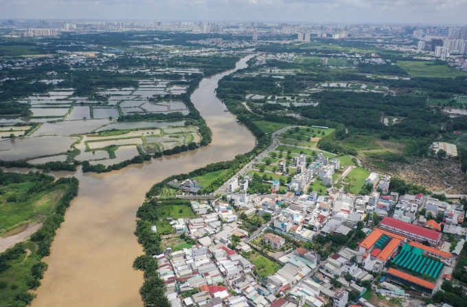 Bất động sản TP HCM với một số dự án nhà liền thổ và đất nền. Ảnh: Quỳnh Trần