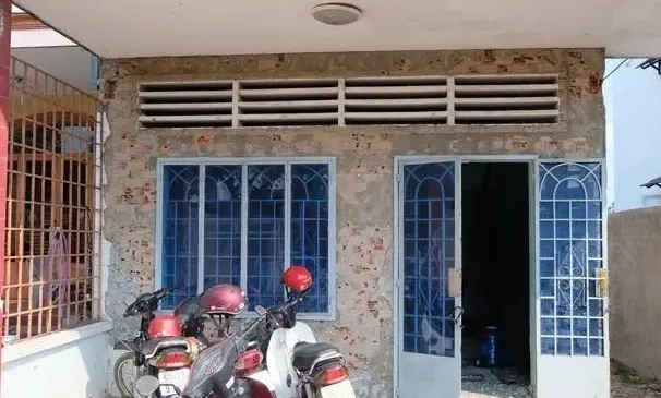 Nên bán đất đầu tư hay thế chấp vay ngân hàng để xây lại nhà?