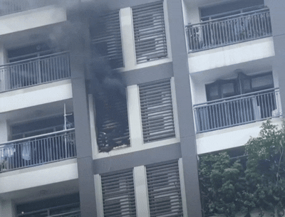 Cháy căn hộ tầng 10 chung cư ở TP HCM
