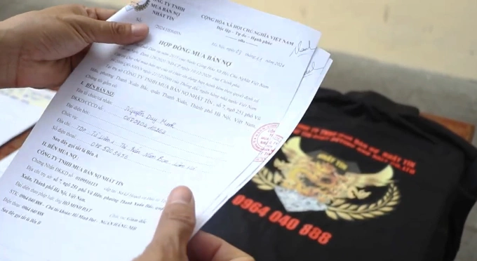 Các hợp đồng mua bán nợ dùng để đối phó với cơ quan chức năng. Ảnh: Công an TP HCM