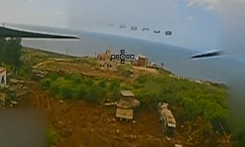 Drone Hezbollah tấn công loạt xe tăng tối tân của Israel