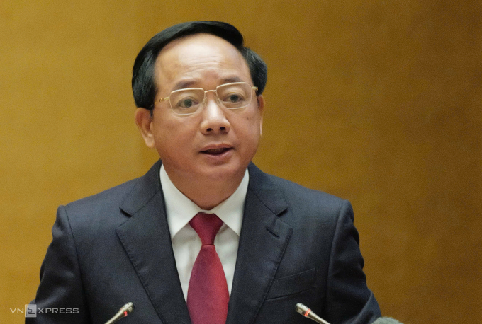 Trưởng ban Tuyên giáo và Dân vận Trung ương Trịnh Văn Quyết trình bày chuyên đề Những nội dung cơ bản của Quy định về công tác chính trị, tư tưởng trong Đảng. Ảnh: Ngọc Thành