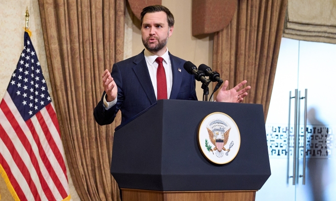 Phó tổng thống Mỹ JD Vance trong cuộc họp báo ở Islamabad, Pakistan, ngày 12/4. Ảnh: AP