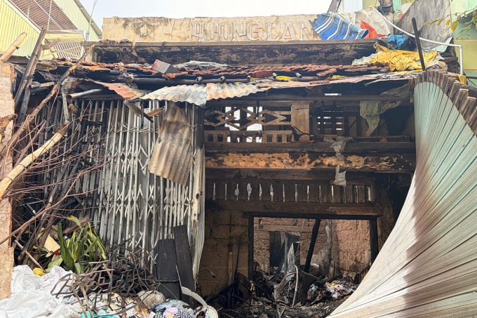 Hiện trường căn nhà cháy rạng sáng nay. Ảnh: Ngọc Oanh