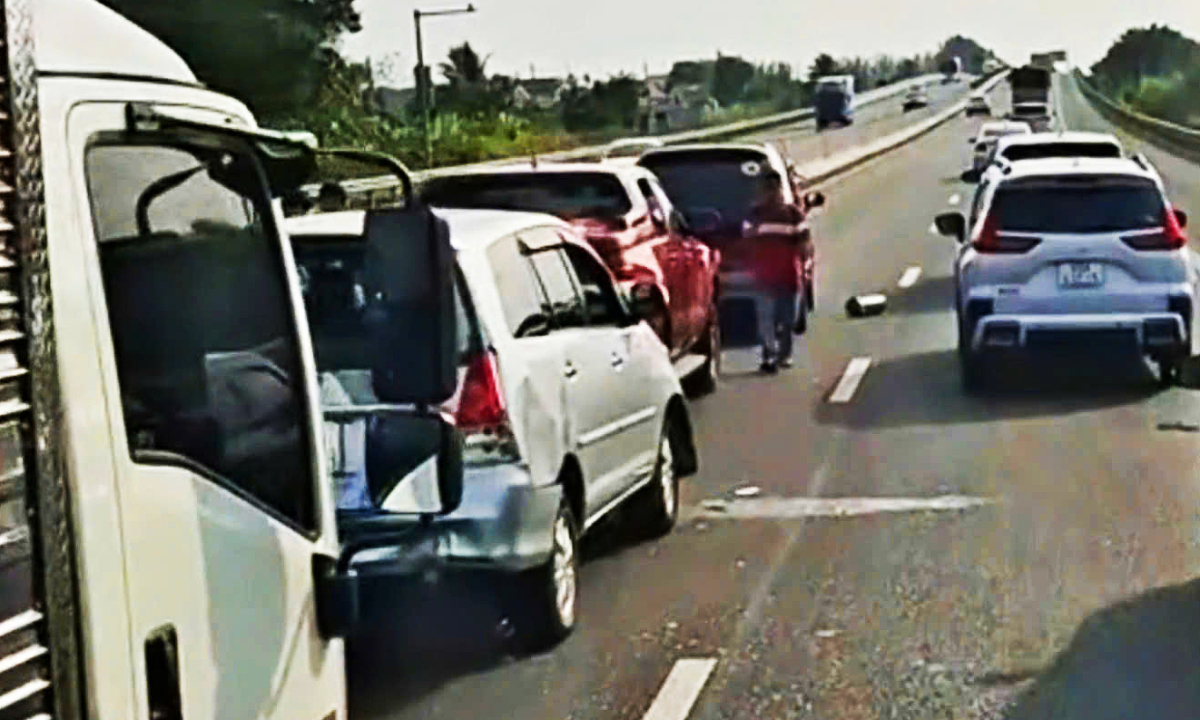 5 ôtô tông liên hoàn, cao tốc Trung Lương ùn tắc kéo dài