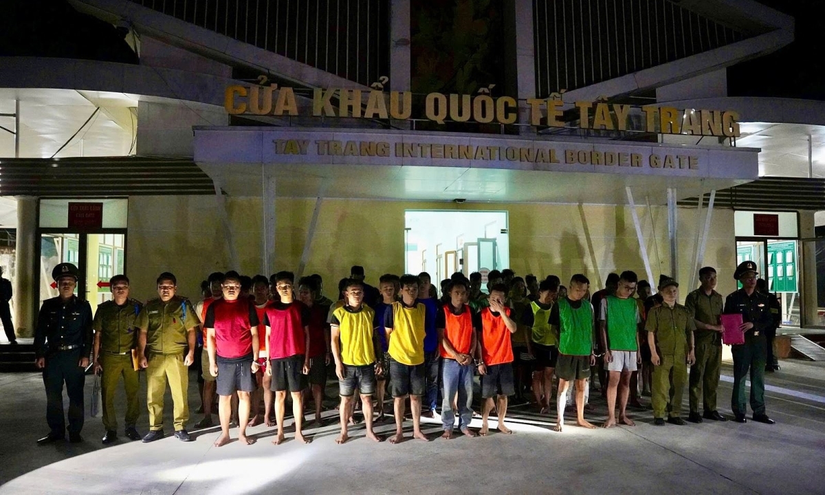 5.000 người sập bẫy lừa 'giao hàng tiêm chủng'