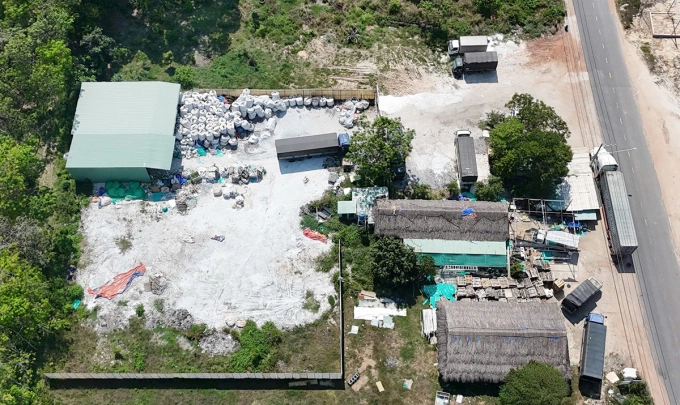 Một trong những khu chứa rác của đường dây này. Ảnh: Công an TP HCM