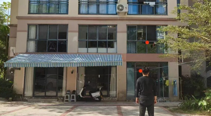 争吵时,李果一家在停车位置,úngãsaucuộccãivãvìchỗđậ柳少军在2楼红点处,úngãsaucuộccãivãvìchỗđậ去世的úngãsaucuộccãivãvìchỗđậ吴莹在1楼红点处