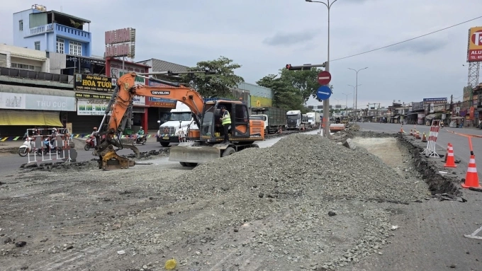 Quốc lộ 51 kẹt xe hơn 5 km - 1