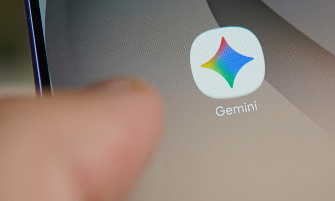 Logo ứng dụng AI Google Gemini trên điện thoại. Ảnh: Lưu Quý