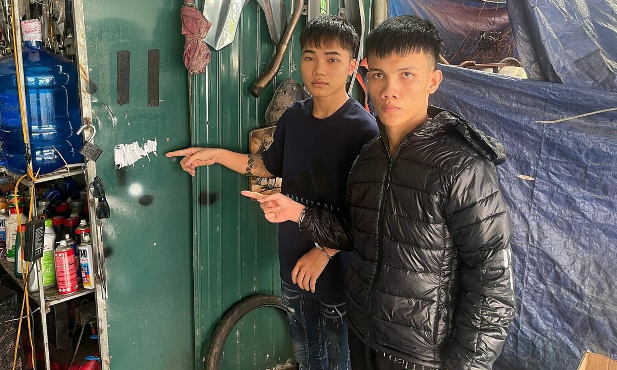 Hai thanh niên dán đè mã QR, lừa tiền 86 người mua hàng