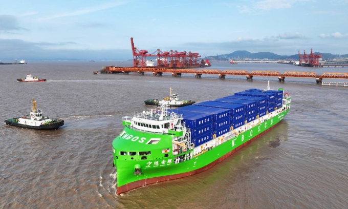 Tàu Ning Yuan Dian Kun ở tỉnh Chiết Giang ngày 15/4. Ảnh: CMG