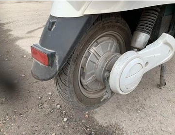 'Vá lốp xe điện 100K - vất vả nhưng bị nói chặt chém'