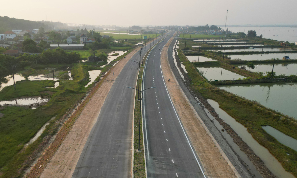 Hình hài tuyến đường ven biển Thuận An trước ngày thông xe