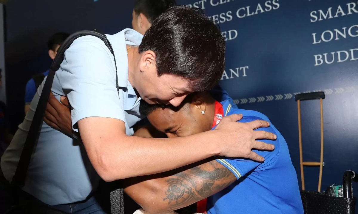 HLV Kim Sang-sik: 'Ngoài sân cỏ, tôi đối xử với cầu thủ như anh ruột'