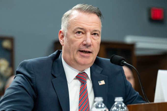 Quyền giám đốc ICE Todd Lyons dự phiên điều trần tại Hạ viện ngày 16/4 về ngân sách của Bộ An ninh Nội địa Mỹ (DHS). Ảnh: Reuters