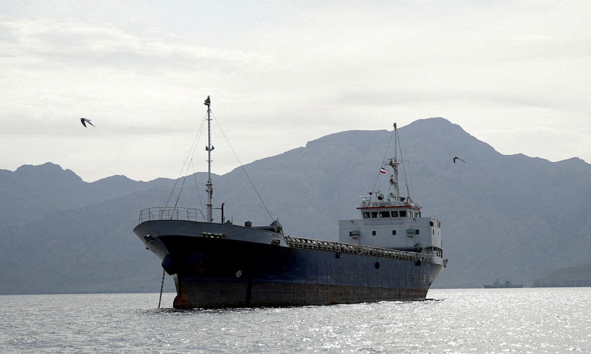 Loạt tàu ngần ngại qua eo biển Hormuz sau thông báo mở cửa