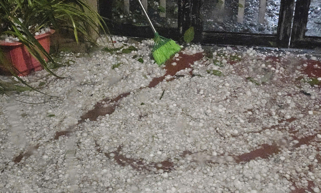 Vì sao mưa đá, giông lốc liên tiếp xuất hiện ở miền Bắc?