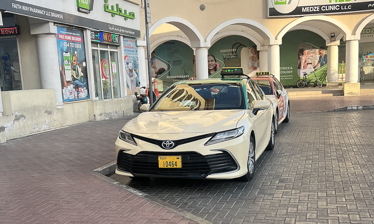 Người dân ở 'giếng dầu' chuyển sang xe hybrid, xe điện