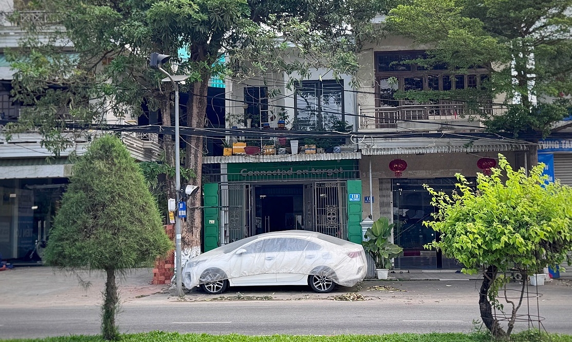 Giành nhau căn nhà sau cuộc đấu giá, hai bên cùng kêu cứu