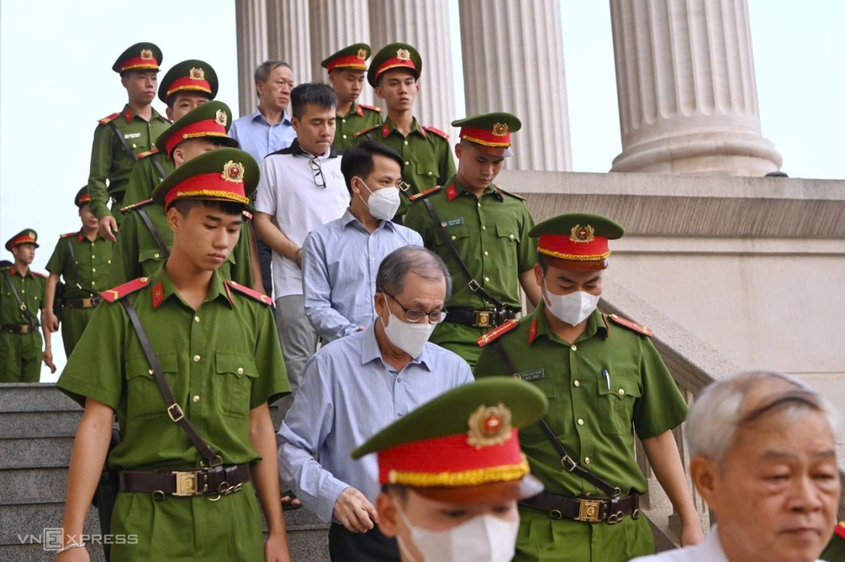 Điểm tin 17h: Bộ Công an đề xuất mở rộng các tội phạt tiền thay tù | Iran tái áp đặt hạn chế với eo biển Hormuz