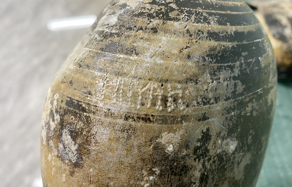 Tìm thấy 2 hài cốt liệt sĩ cùng bình tông khắc chữ Huynh