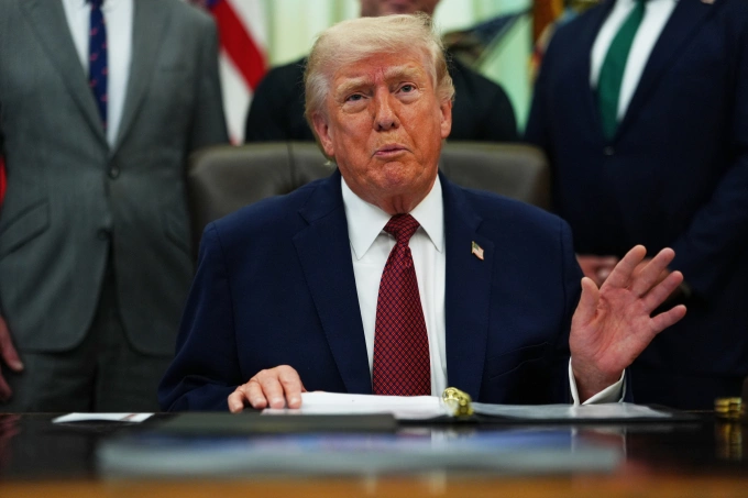 Tổng thống Mỹ Donald Trump tại Nhà Trắng ngày 18/4. Ảnh: AP