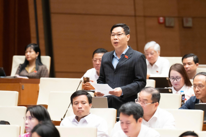 Phó chủ nhiệm Ủy ban Khoa học, Công nghệ và Môi trường của Quốc hội Đỗ Đức Hồng Hà phát biểu sáng 22/4. Ảnh: Media Quốc hội