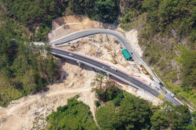 Thông xe cầu vượt điểm sạt lở trên đèo Mimosa cửa ngõ Đà Lạt