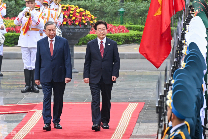 Việt Nam bắn 21 loạt đại bác chào mừng Tổng thống Hàn Quốc