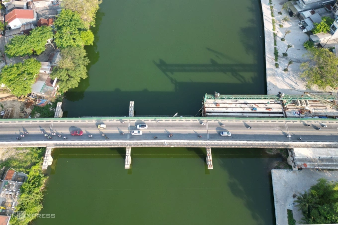 Cầu Vỹ Dạ chưa hoàn thành việc mở rộng. Ảnh: Võ Thạnh