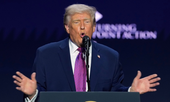 Tổng thống Donald Trump phát biểu tại một sự kiện ở thành phố Phoenix, bang Arizona, hôm 16/4. Ảnh: AP