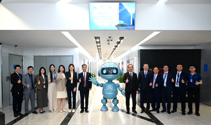 Đoàn công tác trường Thanh Hoa Thâm Quyến tham quan Data Center (trung tâm dữ liệu) của Tập đoàn CMC