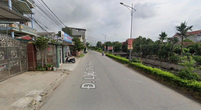 Đoạn đường xảy ra va chạm, cửa nhà dân sát đường. Ảnh: Google Maps