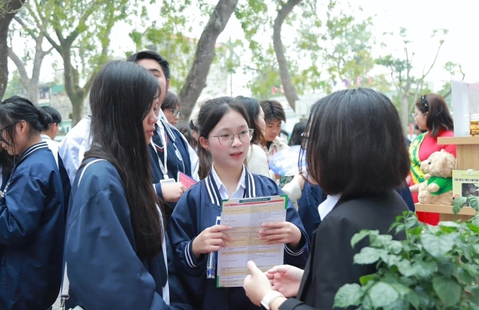 Học sinh dự ngày hội tư vấn hướng nghiệp của Học viện Nông nghiệp Việt Nam, tháng 3/2025. Ảnh: VNUA