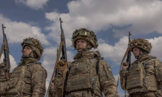 Các tân binh Ukraine hoàn thành khóa huấn luyện quân sự cơ bản tại một địa điểm bí mật hồi tháng 3. Ảnh: AFP