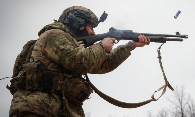 Quân nhân Ukraine tham gia huấn luyện chống drone tại tỉnh Kharkov hồi tháng 11/2025. Ảnh: AFP