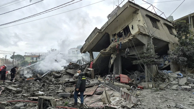 Một khu vực bị phá hủy khi Israel tập kích làng Kfar Roummane, miền nam Lebanon ngày 26/3. Ảnh: AFP