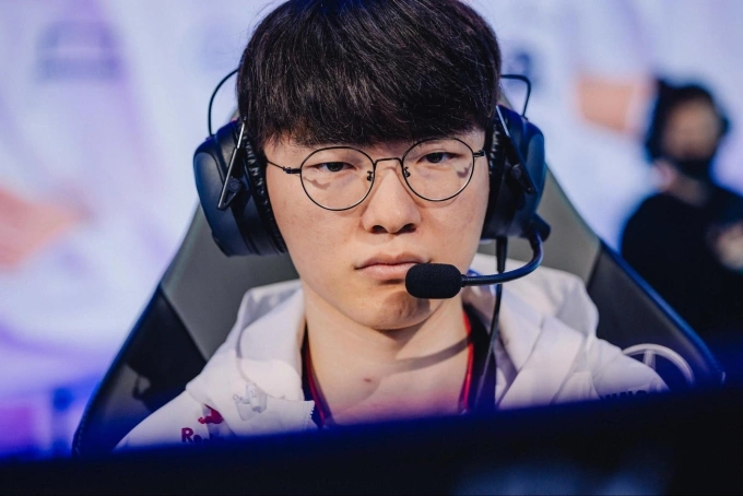 Chính Faker cũng chưa giải thích được tại sao mình lại gặp phải tình trạng không tốt như hiện tại. Faker trận đấu kém phong độ với Azir