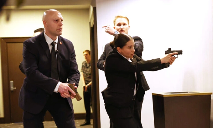 Mật vụ Mỹ ứng phó với tay súng. Ảnh: CBS News