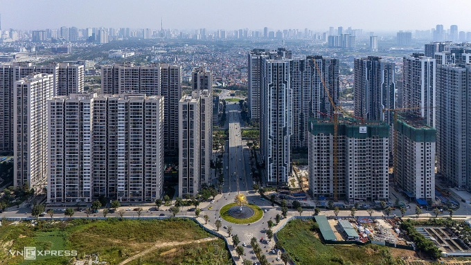 Một dãy chung cư phía tây Hà Nội. Ảnh: Giang Huy